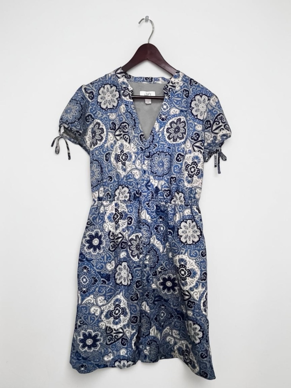 Ann Taylor Loft Blue and White Paisley dress with tie sleeves size 8